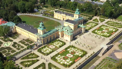 Aerial-view-of-the-royal-palace-in-Warsaw