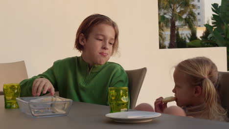 Brother-talking-with-sister-during-breakfast