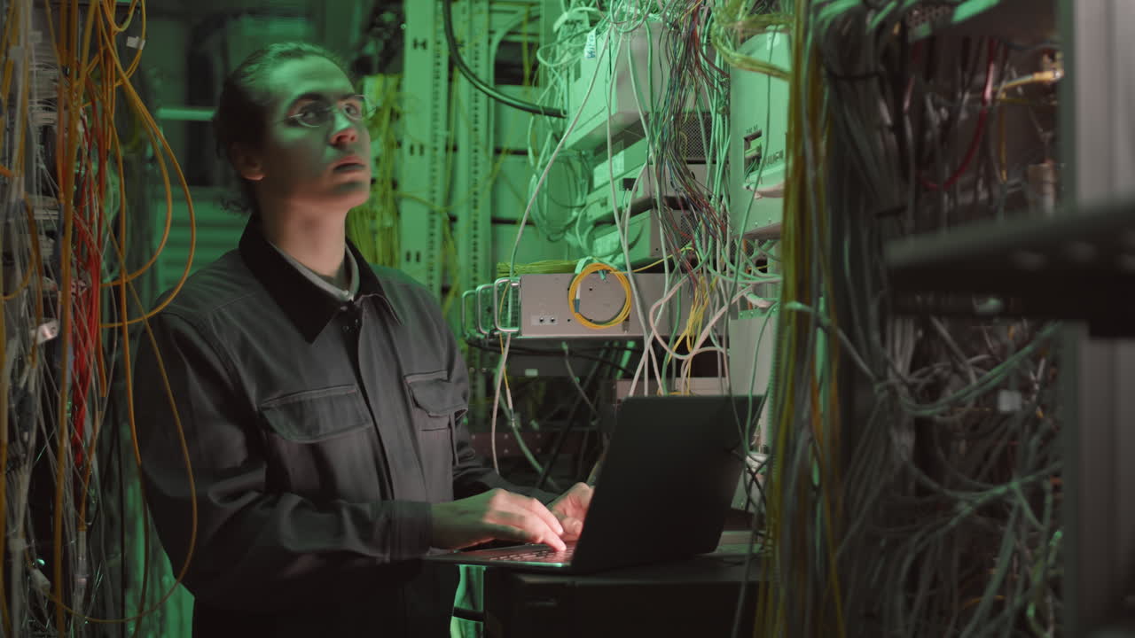 IT Technician working in Data Center