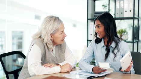 mujer de negocios, asesora financiera