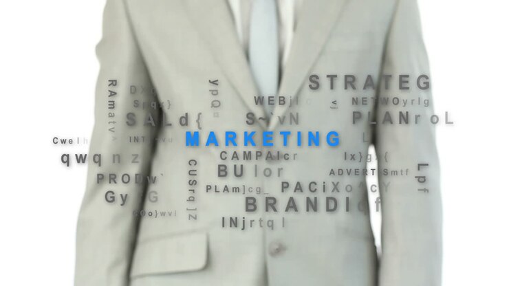 Uomo d'affari che tocca il pulsante del marketing