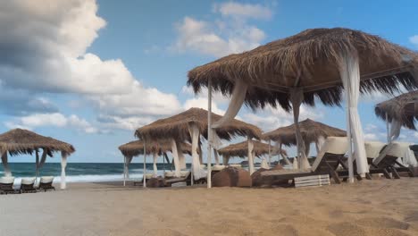 Schönes-Strandzelt-Setup,-Urlaubsziel