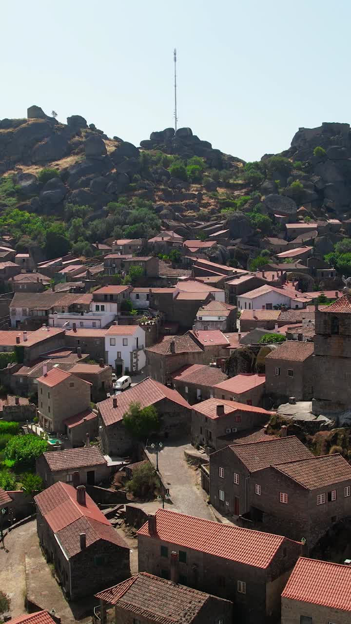 Video verticale di Monsanto Portuguese Village