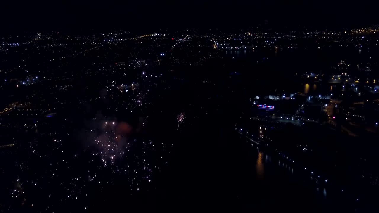 imágenes de drones de fuegos artificiales del 4 de julio puerto interior de baltimore