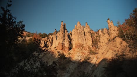 Ciudad-De-Los-Diablos-En-Serbia,-Una-Formación-Rocosa-Mítica