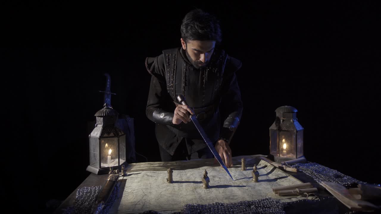 지도의 검으로 전쟁 전술을 결정하는 사령관입니다.