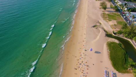 vista aérea de una hermosa playa tropical