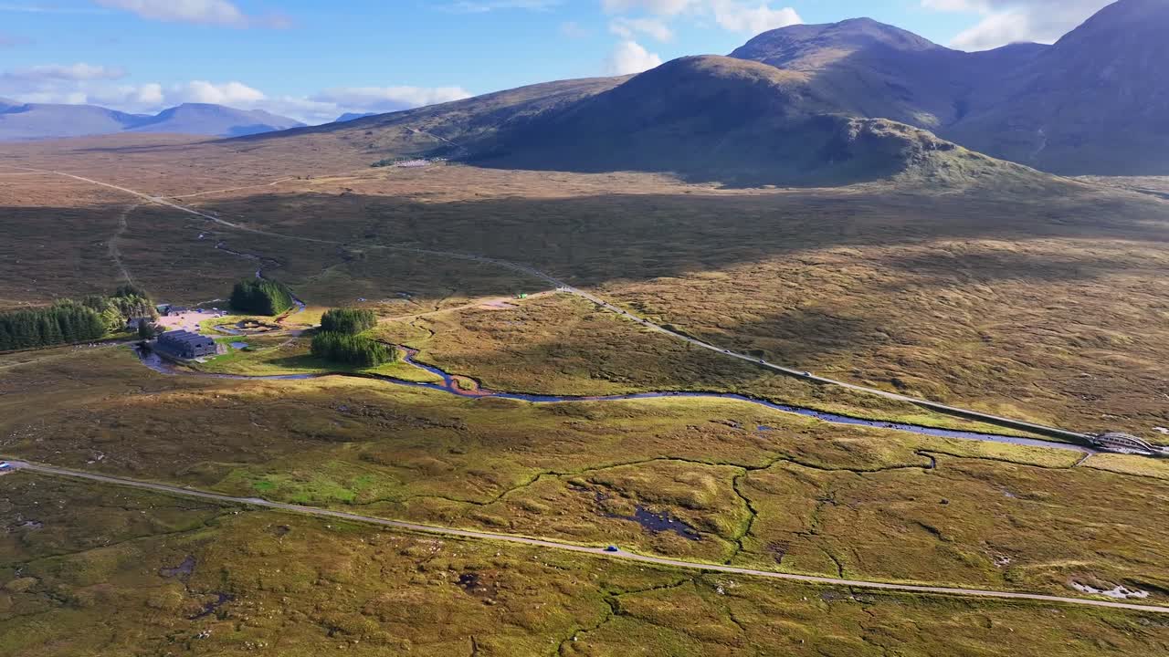 글렌코 리 (glencoe valley) 에 있는 킹스하우스 호텔 (kingshouse hotel) 의 공중 전망, 스코틀랜드 고원, 스코틀랜드, 영국