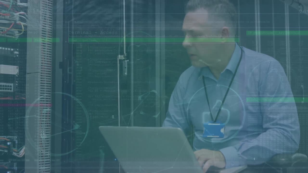 animación del procesamiento de datos sobre el hombre caucásico en la sala de servidores