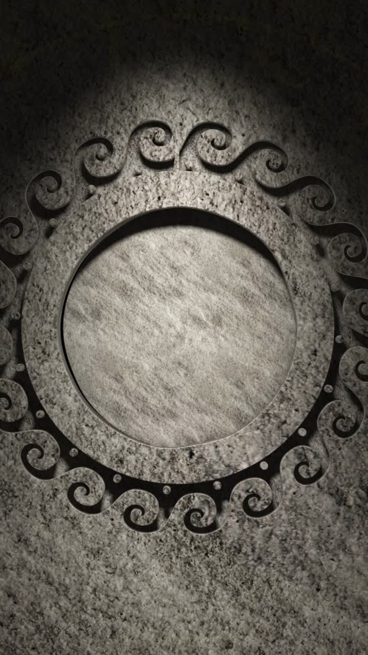 Cornice circolare in pietra con ornamenti dorati luminosi