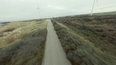 Drone-Volando-Bajo-Sobre-Las-Dunas-En-Una-Playa-Holandesa
