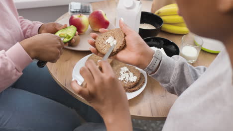 women having breakfast