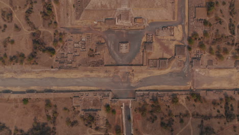 Aerial-birds-eye-overhead-top-down-panning-footage-of-Pyramid-of-the-Sun.Ancient-site-with-architecturally-significant-Mesoamerican-pyramids,-Teotihuacan,-Mexico