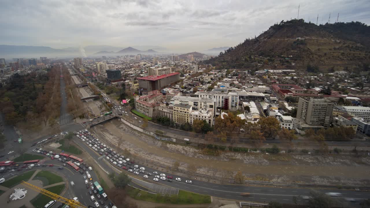 timelapse matutino en las calles de la ciudad de santiago de chile
