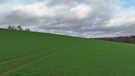 Campos-Verdes-Paisaje-Toma-Aérea-Día-Nublado-Bélgica-Dinant