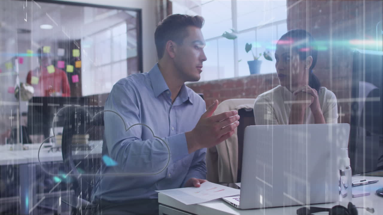 animación del procesamiento de datos sobre diversas personas de negocios en la oficina