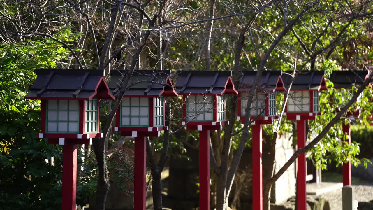 當地刈谷神社中的日本神道教紅燈籠。