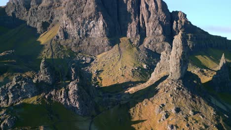 Ancient-crumbling-mountain-landscape-reveal-and-volcanic-plug-stone-spire-The-Old-Man-of-Storr,-early-morning-in-winter