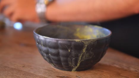 la preparación del té matcha