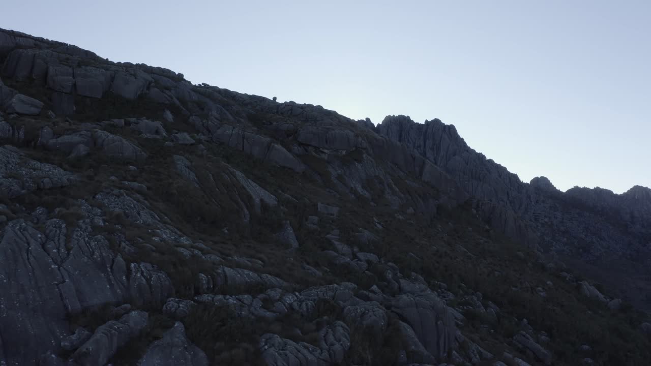 parque nacional de itatiaia - imagen de dron moviéndose hacia la derecha