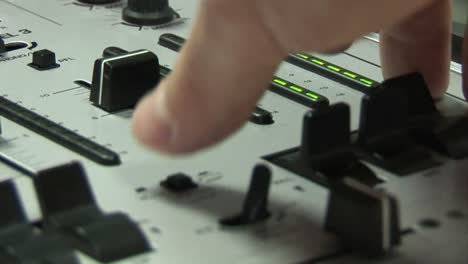 el escritorio de mezcla de música.
