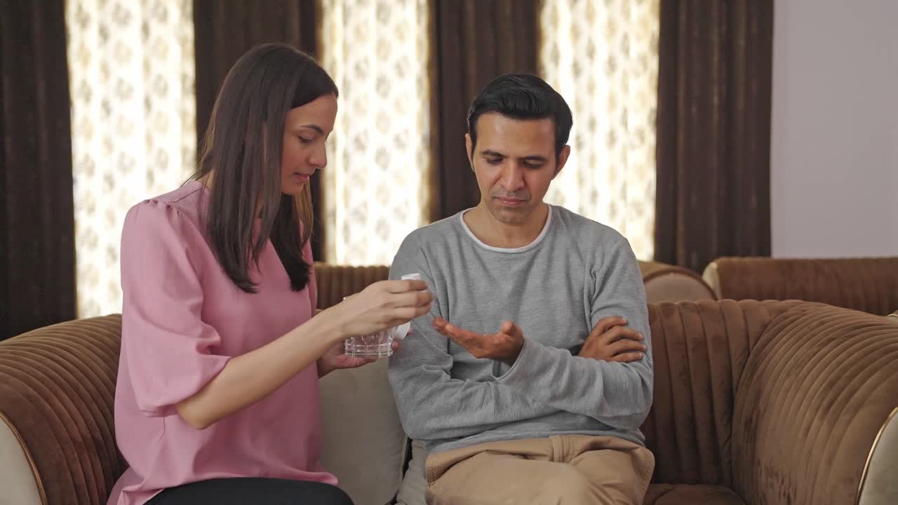 인도인 아내 가 남편 에게 약 을 주는 것