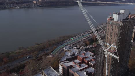 Creciente-Infraestructura-De-Broadway-Nueva-York-Junto-Al-Puente-George-Washington