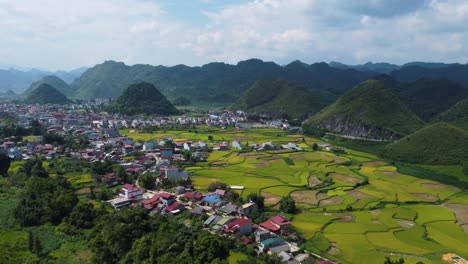 impresionante fondo de la ciudad de tam son en el distrito de yên minh, ha giang, vietnam