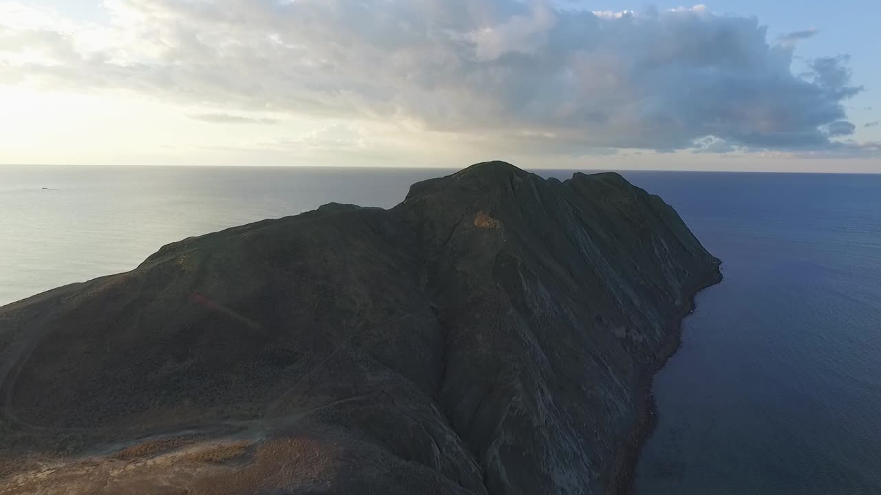 cordillera costera al amanecer o al atardecer