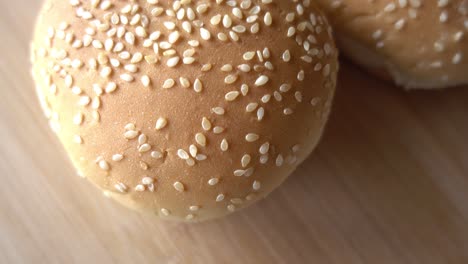 bun with sesame seeds rotates