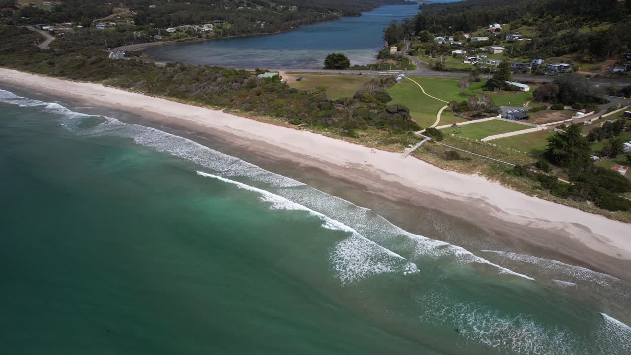 Waves Splashing At Pirates Bay Beach In Eaglehawk Neck, Tasmania, Australia - Aerial Drone Shot