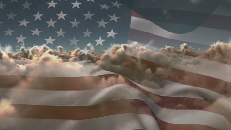 la bandera de los estados unidos ondeando contra el cielo y las nubes 4k