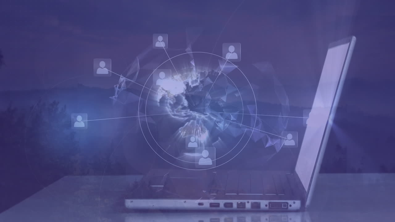 animación del globo girando con iconos sobre un hombre de negocios trabajando en una computadora portátil