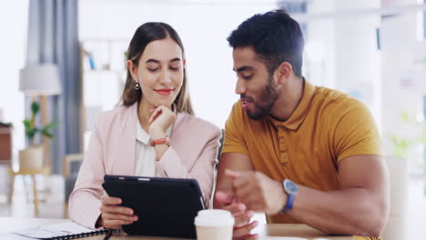 negocios, personal y empleados con una tableta