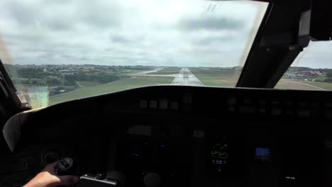 Immersive-pilot-POV-in-a-real-time-landing-in-a-very-short-runway-with-a-clouded-sky