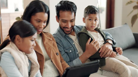 Parents,-children-or-tablet-on-sofa-in-family-home