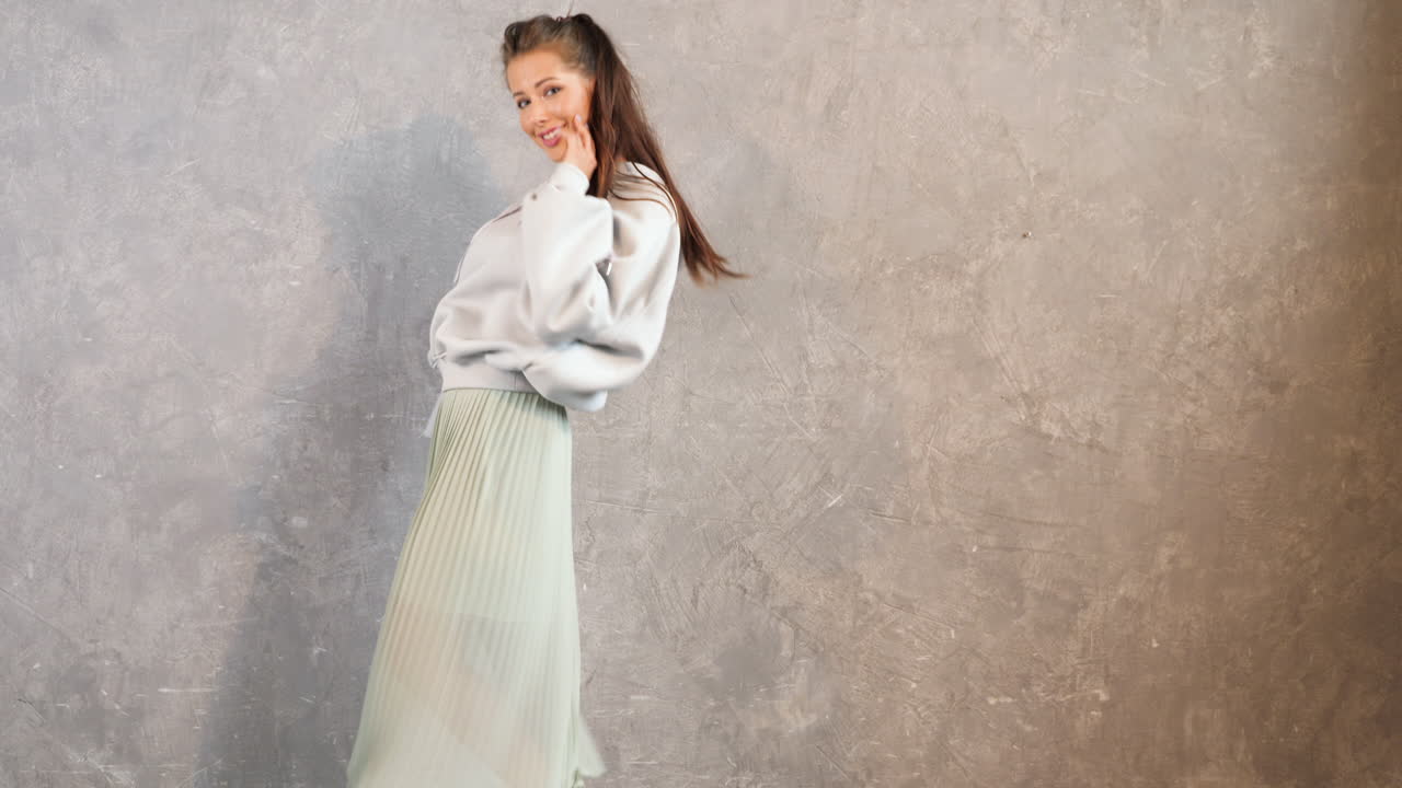 mujer en movimiento - danza de moda