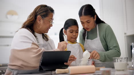 Tablet,-Kochen-Und-Lernen-Mit-Der-Familie