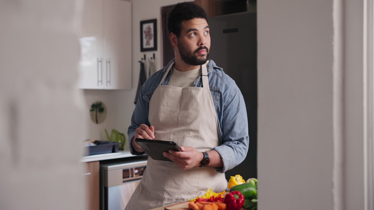 hombre cocinando en la cocina