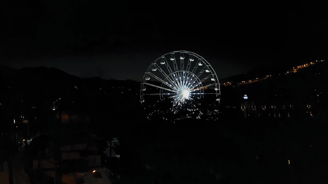 드론 항공기가 겨울에 페리스  ⁇ 을 드러낸다 - 폴란드 도시 자코파네