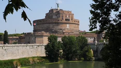 Castel-Sant'Angelo-and-Ponte-Sant'Angelo-over-Tiber-river,-Rome,-Italy