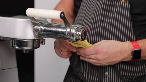 making pasta with a pasta machine