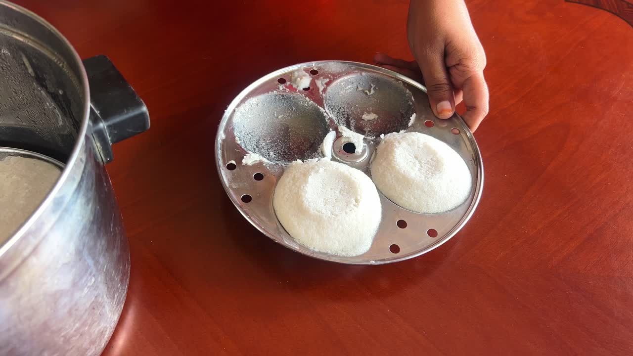 How to Make Idli: A Step-by-Step Guide to South Indian Breakfast