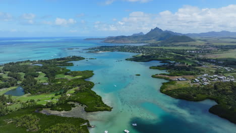 vista aérea desde un avión no tripulado de ile aux cerfs, flacq, isla de mauricio, océano índico