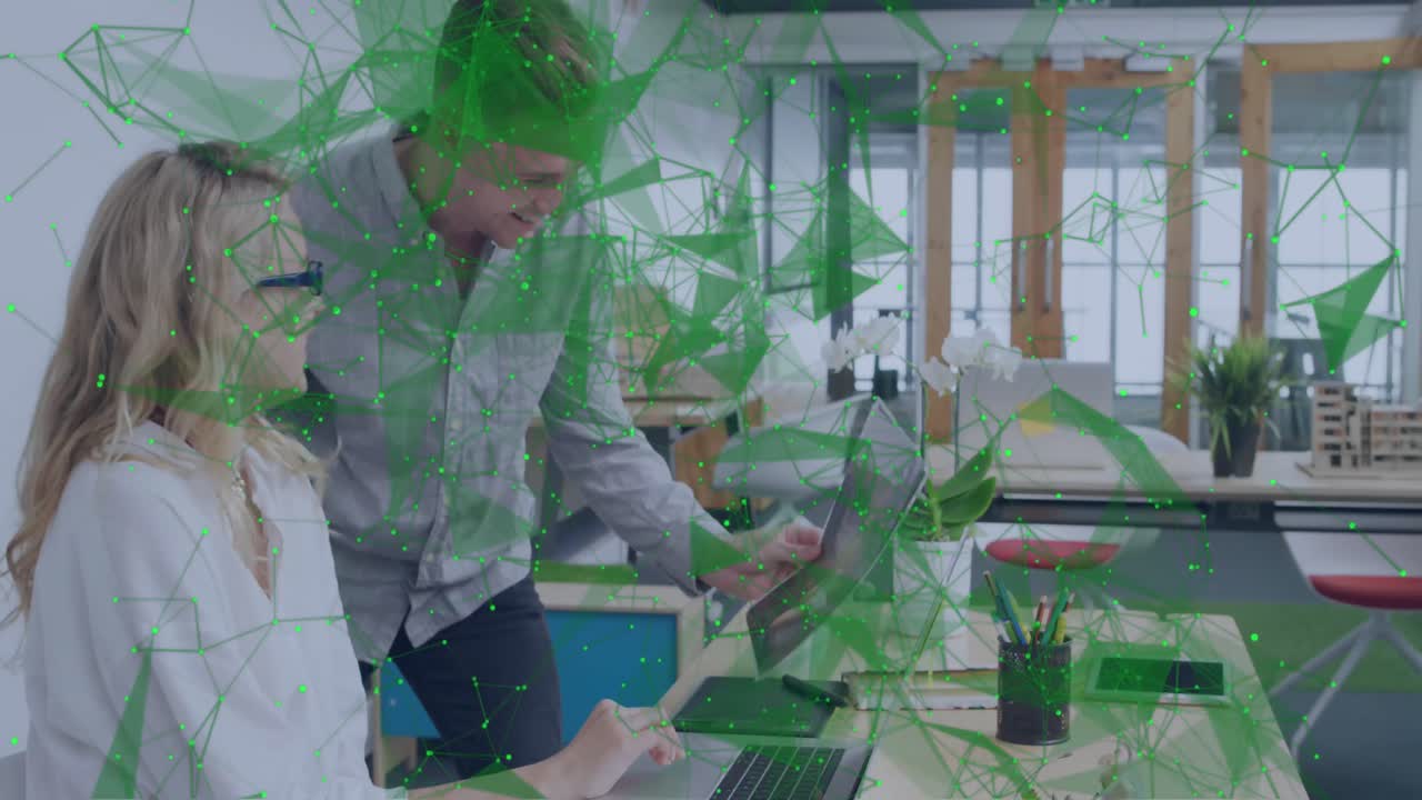 사무실에서 다양한 사업가들과의 연결 네트워크의 활성화