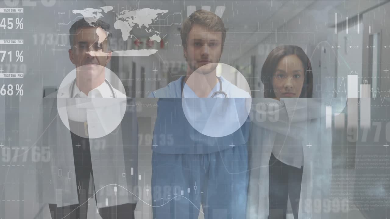 анимация цифрового инфографического интерфейса, движущаяся над портретом уверенных в себе многорасовых врачей