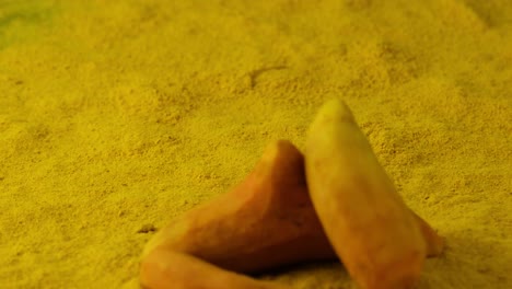 Sliding-Video-of-raw-turmeric-laying-on-the-powder-bed