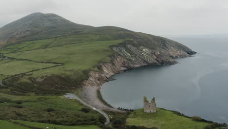 Luftaufnahme-Des-Schlosses-Minard-Auf-Der-Halbinsel-Dingle-In-Irland