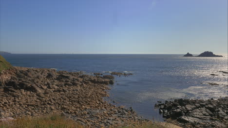 hermosa vista con vistas a la costa de cape cornwall, amplia