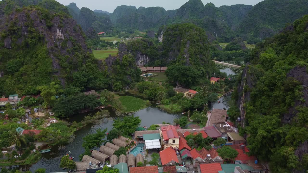 , 베트남, 놀라운 카르스트 풍경과 조용한 강, 공중